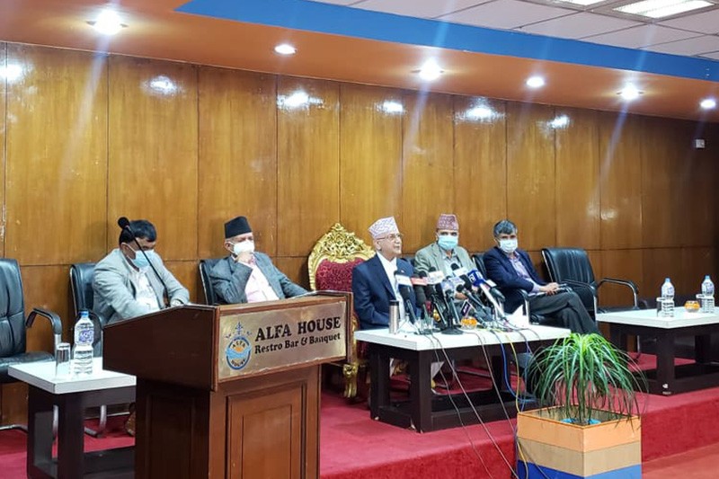 संविधान मिचिँदा पनि सञ्चारमाध्यम मौन देखिए : ओली