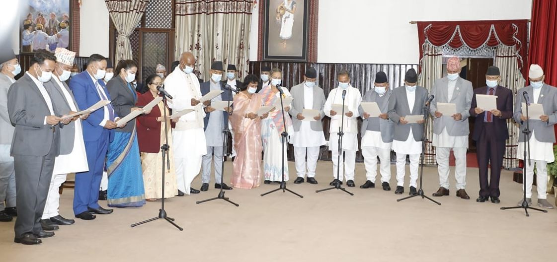 नवनियुक्त मन्त्रीहरुले लिए शपथ