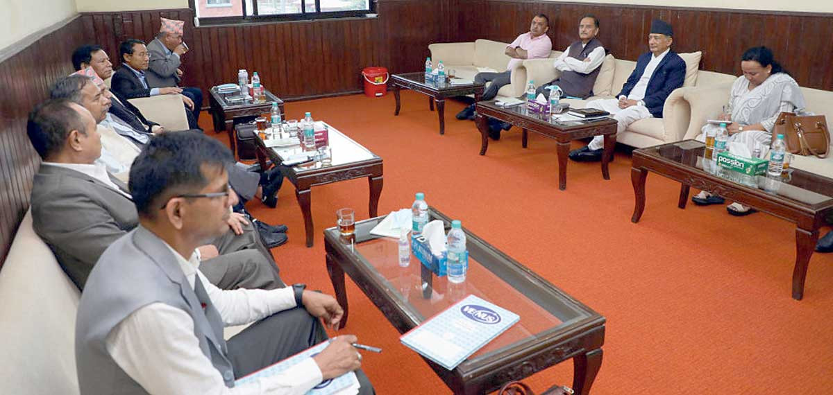 सिट बाँडफाँटमा नेताहरूलाई सकस